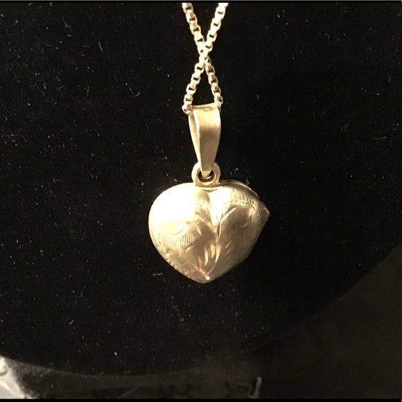 Sterling heart locket & box chain, opens for pics - Picture 3 of 8